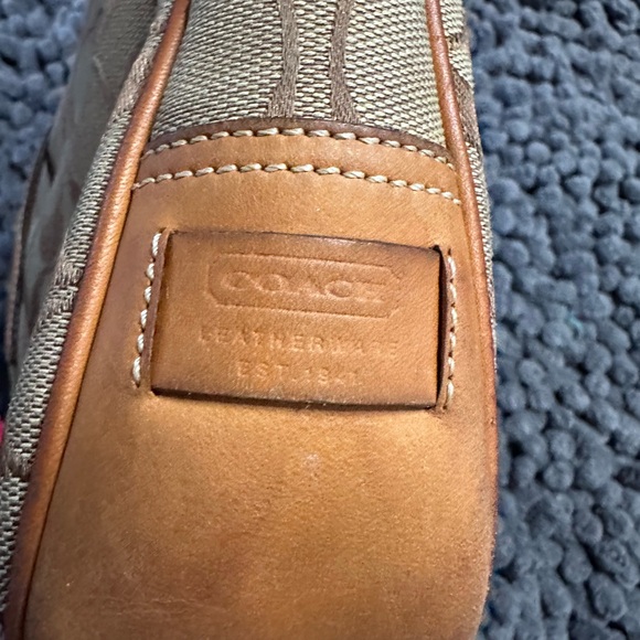 Coach Hampton Clip Signature Classic Shoulder Bag - Picture 4 of 14